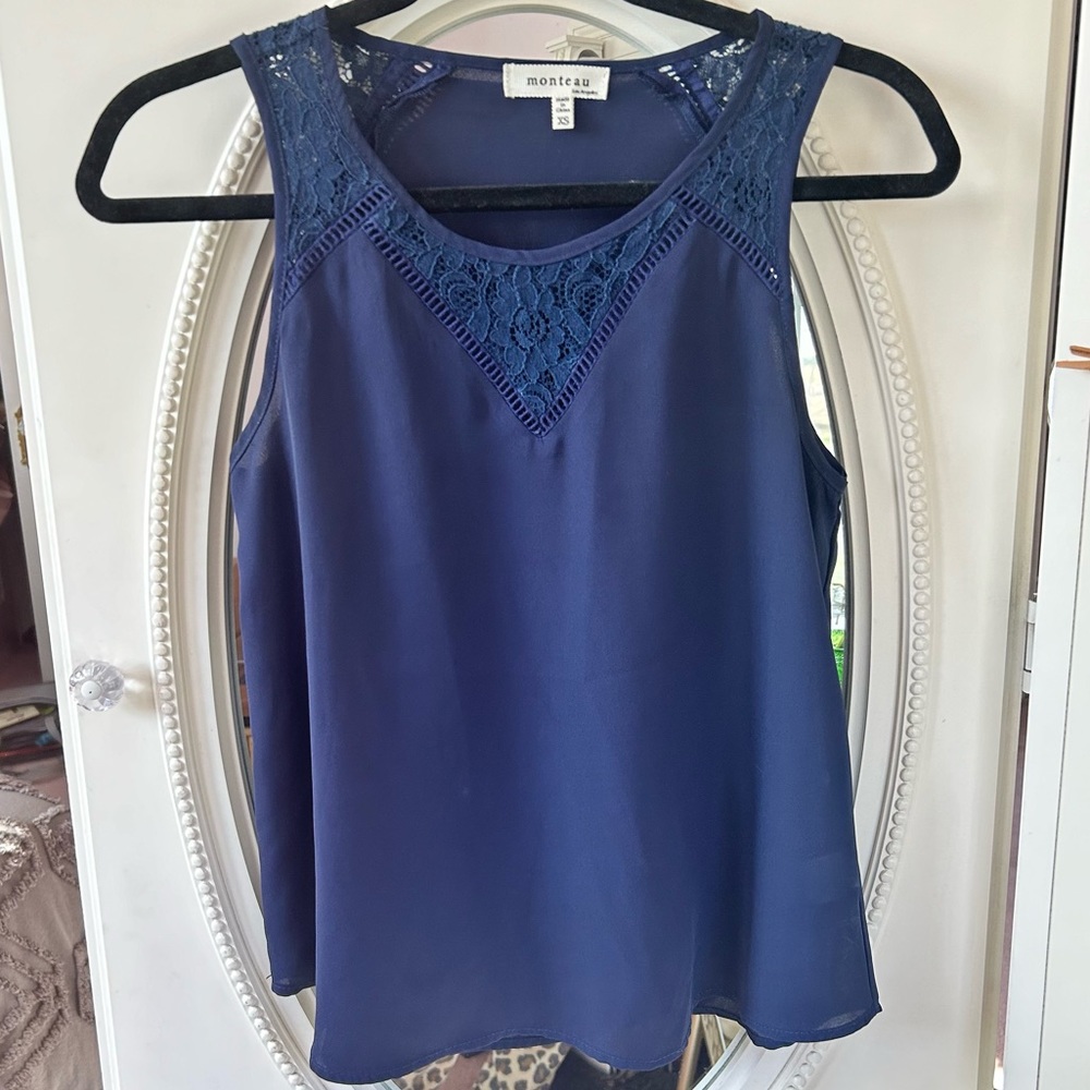 Navy top
